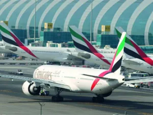 طيران الإمارات 