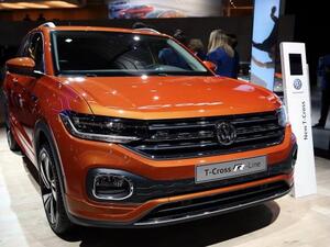 سيطرت شركتا فولكس فاغن الألمانية وتويوتا اليابانية على المركزين الأول والثاني بنمو قوي، بينما تراجعت مبيعات جنرال موتورز وفورد الأميركيتين بسبب تضرر وجودها في الصين وأوروبا