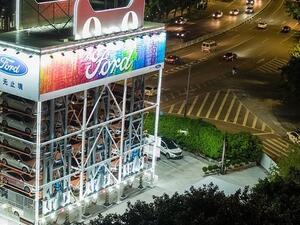 يمكن لمستخدم التطبيق أن يلتقط صورة لسيارة مارة أو متوقفة أعجبته، فيقوم البرنامج بالتعرف على نوعها وشكلها تلقائيا