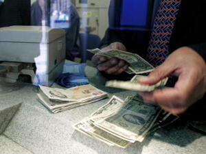 قدر حجم الأموال السعودية المستثمرة في تلك الشركات والمواقع غير المرخصة أنه يتجاوز 500 مليون ريال