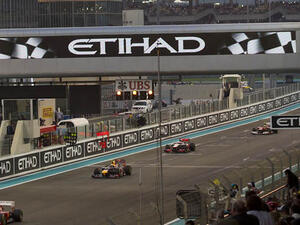 سباق هذا العام هو سباق الفورمولا 1 العاشر الذي يقام في دول الإمارات، وذلك يوم الأحد 25 نوفمبر، ولأول مرة في تاريخ سباق جائزة أبو ظبي الكبرى، يمكنك اختيار مقعدك في واحدة من المدرجات الخمسة إذا قمت بحجز تذكرتك عبر الإنترنت