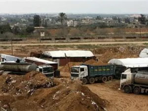 قالت وزارة النفط العراقية إن الشركة الصينية التابعة لمؤسسة النفط الوطنية الصينية ستقوم بالأعمال الهندسية والمشتريات والإنشاءات في الحقل المتوقع أن ينتج 535 ألف برميل يوميا بحلول 2017