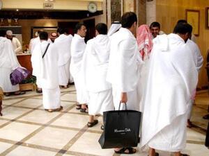 أشارت المصادر إلى أن أسعار بيع الإجازات المزيفة يبدأ من 500 دولار وحتى 1500 دولار، في ظل وجود نفوس مريضة في بعض حملات الحج (المصدر: العربية.نت)