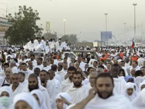 القطاع العقاري كغيره من القطاعات الاقتصادية الأخرى، التي تشهد مواسم إقبال ومواسم انخفاض في ميزان الطلب، وأن هناك الكثير من المواسم التي ينخفض الطلب فيها إلى مستويات كبيرة، إلا أن الحج يتربع على تلك المواسم