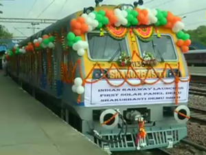 الهند تدشن أول قطار  شمسي