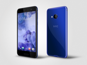 زعيم كوريا الشمالية- كيم كونج أون يستخدم هواتف شركة HTC ومن المعروف أن في كوريا الشمالية تمنع وصول الهاتف إلى الإنترنت بسبب صرامة نظامها، بل فقط لإجراء المكالمات والرسائل النصية الداخلية
