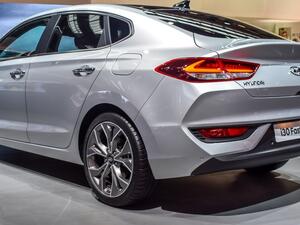 تعتبر i30 Fastback أول سيارة في فئتها حيث تتوفّر هذه الفئة عادةً للسيارات الفاخرة ولكن ها هي تجد طريقها إلى السيارات الاقتصادية