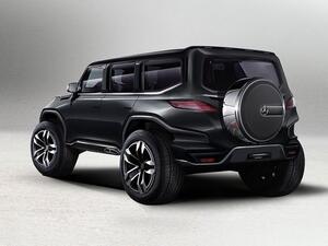 تقوم مرسيدس بتجديد سيارتها جي كلاس خلال السنوات القليلة القادمة، نظراً لحجم المنافسة التي ستشهدها هذه الفئة من السيارات بعد أن يتم إطلاق كلاً من بنتلي بينتايجا و مازيراتي ليفانتي و لمبرجيني اوروس لتحلقهم بعد ذلك سيارة متعددة الإستخدامات من رولز رويس