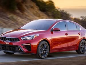 تصميم سيراتو 2019 مستوحى من شقيقتها ستينجر GT الرياضية