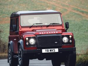 لاند روفر تبيع جميع نسخ ديفيندر V8 خلال شهر من الكشف عنها