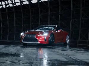 LC 500 بمحرك V8 سعة 5.0 لتر بقوة 471 حصان و 540 نيوتن-متر من عزم الدوران, وتسارع من 0 الى 96 كم/س خلال 4.4 ثانية