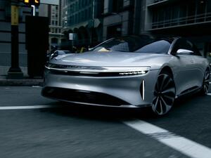 السعودية تنافس تيسلا وتستثمر مليار دولار في شركة Lucid