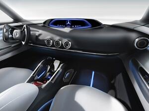 سيارة AMG GT R ستسوحي تصميمها من سيارة مرسيدس AMG GT GT3 المخصصة للسباقات، وستتميز بواجهة أمامية جديدة مع شبك معدل، وستحصل السيارة على حواف جانبية أكثر رياضية