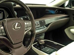 من الواضح الجهد الكبير التي تقدمه شركات السيارات لإطلاق داخليات أنيقة, عصرية وفاخرة في نفس الوقت. حيث قامت Wards Auto بإعلانها عن أفضل 10 داخليات في عالم السيارات لهذا العام