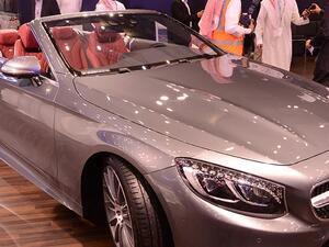 تتميز مرسيدس-بنز S-Class كابريو بتصميمها الرياضي المشابه لشقيقتها الكوبيه، ولكن بسقف قماشي قابل للطي وذو عزل عالي يتناسب مع فئة السيارة الفاخرة للغاية