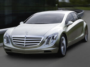 “مرسيدس” تآمرت مع وكلاء بشأن أسعار السيارات وقطع غيارها، الأمر الذي أضرّ بمصالح المستهلكين