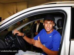 اللاعب البرازيلي نيمار ونجم فريق برشلونة الإسباني سابقاً