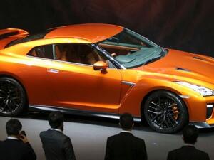 السيارة الجديدة تأتي بمحرك محدث من نوع VR38DETT بسعة 3.8 لتر ومن 6 أسطوانات وبقوة 565 حصانا