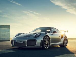 بورش تكشف عن أقوى سيارة قانونية على الطرقات GT2 RS 911