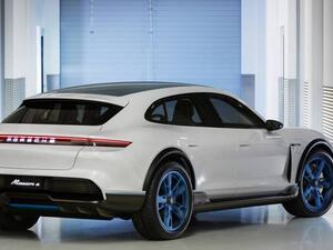 بورش تهدد تيسلا وتكشف عن Mission E Cross Turismo الكهربائية الاختبارية