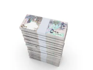 الطلب على الريال القطري ضعيف جدا، ولم يصل من بداية الأزمة أي توجيه بالتوقف عن تداوله.