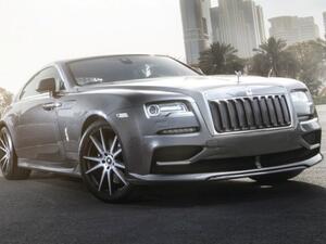 وصلت التعديلات إلى محرك رولز رويس رايث V12 سعة 6.6 لتر مع شاحن توربيني مزدوج ليولد قوة 690 حصان (700 حصان أوروبي PS) بدلاً من 624 حصان المتوفرة في الطراز الأساسي، مما يجعل هذه السيارة من أقوى سيارات رايث