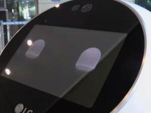 ترويكا روبوت ذكي يرشد المسافرين في المطارات لكي يصلوا إلى وجهاتهم بسرعة ودون عناء