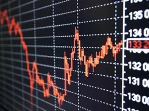 يعتبر السبب الرئيسي لهذه الخسائر هو غياب المحفزات وضعف السيولة التي تراجعت بنسبة 52% ببلوغها 24 مليار دولار خلال شهر أغسطس 2016 