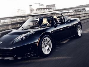 قطاع تيسلا في دول الشمال الأوروبي Bardenfleth-Hansen قد صرح عن السيارة في عرض تقديمي بالقول “ستكون مختلفة قليلاً في التصميم، و ستكون أسرع و أكبر بصورة طفيفة من الجيل السابق