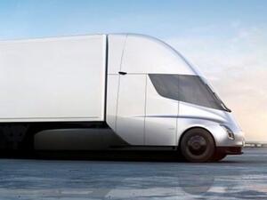 تيسلا تكشف عن أول شاحنة كهربائية من إنتاجها