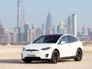 «تسلا» للسيارات تطلق طرازي «إس» و«إكس»