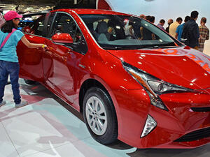 تمتاز السيارة الجديدة، بمركز جاذبية أكثر انخفاضاً من الطراز السابق، ما يساعد على ثبات أكبر عند القيادة على المنعطفات، كما يتمتع الهيكل بمتانة أكبر بنسبة 60% مقارنة بالطرازات السابقة، وتتوفر بسبعة ألوان خارجية