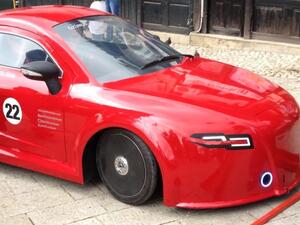 ستكون سيارتنا أفضل وأكثر أماناً من سيارات تيسلا ولن نقوم بتوفير محطات شحن لسيارتنا لأنها ستحتوي نظاماً متقدماً بحيث تحتوي كل سيارة نظام شحن خاص بها بالإضافة إلى أنها ستكون بمدى كبير جداً