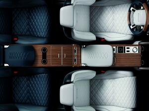 تعد لاند روفر بحصول رنج روفر SV كوبيه على أعلى التقنيات الترفيهية، كما يتوقع أن تحمل نفس المحركات الحالية، وقد حددت لاندروفر الإنتاج بـ999 نسخة فقط