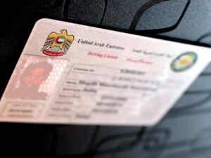 يحصل سائقو السيارات على رخصة قيادة دولية عند السفر حيث لا تزال هناك بلدان أخرى قد تكون مطلوبة فيها