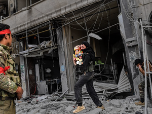 Turkish-backed forces looting from shops inside Afrin (Rami Khoury/Al Bawaba/AFP)