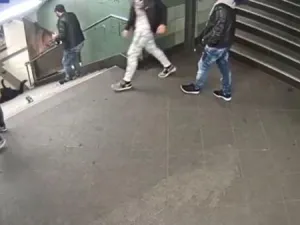 فيديو: القبض على مشتبه به في حادث ركل فتاة على الدرج ببرلين