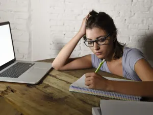 تكرار عملية القراءة من أجل ترسيخها في الذهن وحفظها

