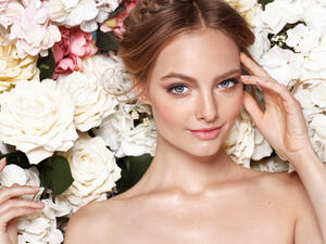 اتركي وجهكِ يرتاح لبضع دقائق قبل أن تقومي بوضع مكياجكِ اليومي المعتاد