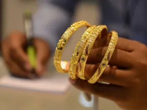 Gold suffered a weekly loss for the first time in five weeks. (Noah Seelam/ AFP)