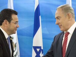 Guatemalan President Jimmy Morales and Israeli PM Benjamin Netanyahu. (AFP)