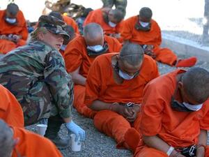 ترامب يوقع أمرا لإبقاء معتقل غوانتانامو مفتوحا
