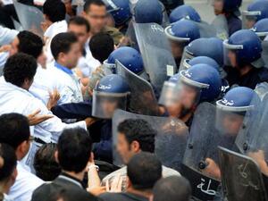 منذ أسبوع ينظم الأطباء العاملون بالمستشفيات الحكومية إضرابا عن العمل للمطالبة بتحسين ظروف عملهم 
