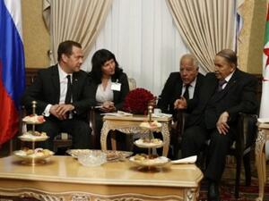 ظهور نادر لبوتفليقة وهو يلتقي مدفيديف 