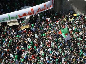 انتشرت دعوات على نطاق واسع لمواصلة الحراك من أجل رحيل باقي رموز النظام