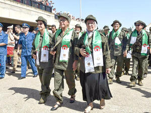 انسداد سياسي في الجزائر يصدع قدسية مؤسسة الجيش