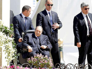 بوتفليقة على كرسي متحرك