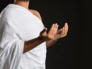 عند الذهاب إلى الحج يجب المداومة على غسل اليدين بالماء والصابون 