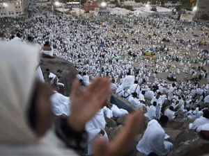 حجاج بيت الله الحرام يختتمون مناسكهم اليوم ويغادرون مشعر منى