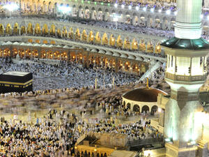 Muslim worshippers perambulate around the Kaaba in the center of the Grand Mosque in Mecca. (File photo)